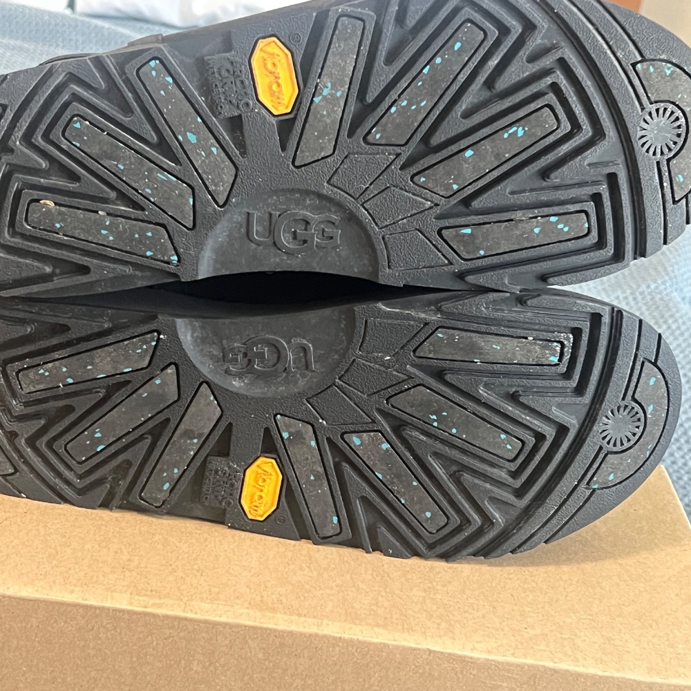 Ugg Classic Short Waterproof size 10 - Picture 5 of 7